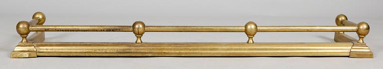 SPISOMTAG SAMT 4 BRASVERKTYG, England, 1800-tal.