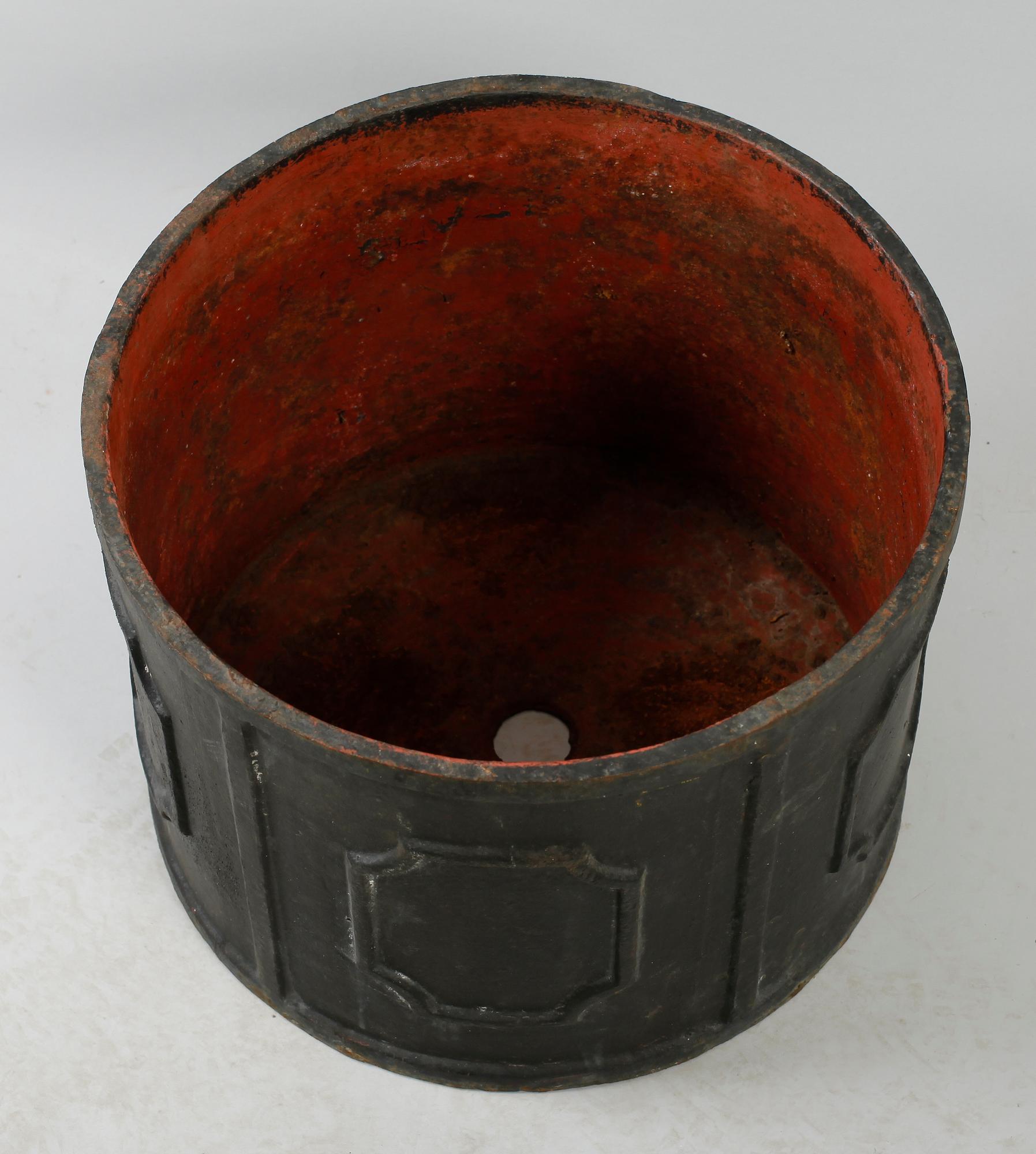 TRÄDGÅRDSURNA, gjutjärn, 1900-talets mitt.