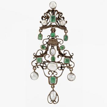 Pendant with emeralds and half-pearls.