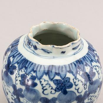 Urna, porslin. Mingdynastin, Wanli (1572-1620).