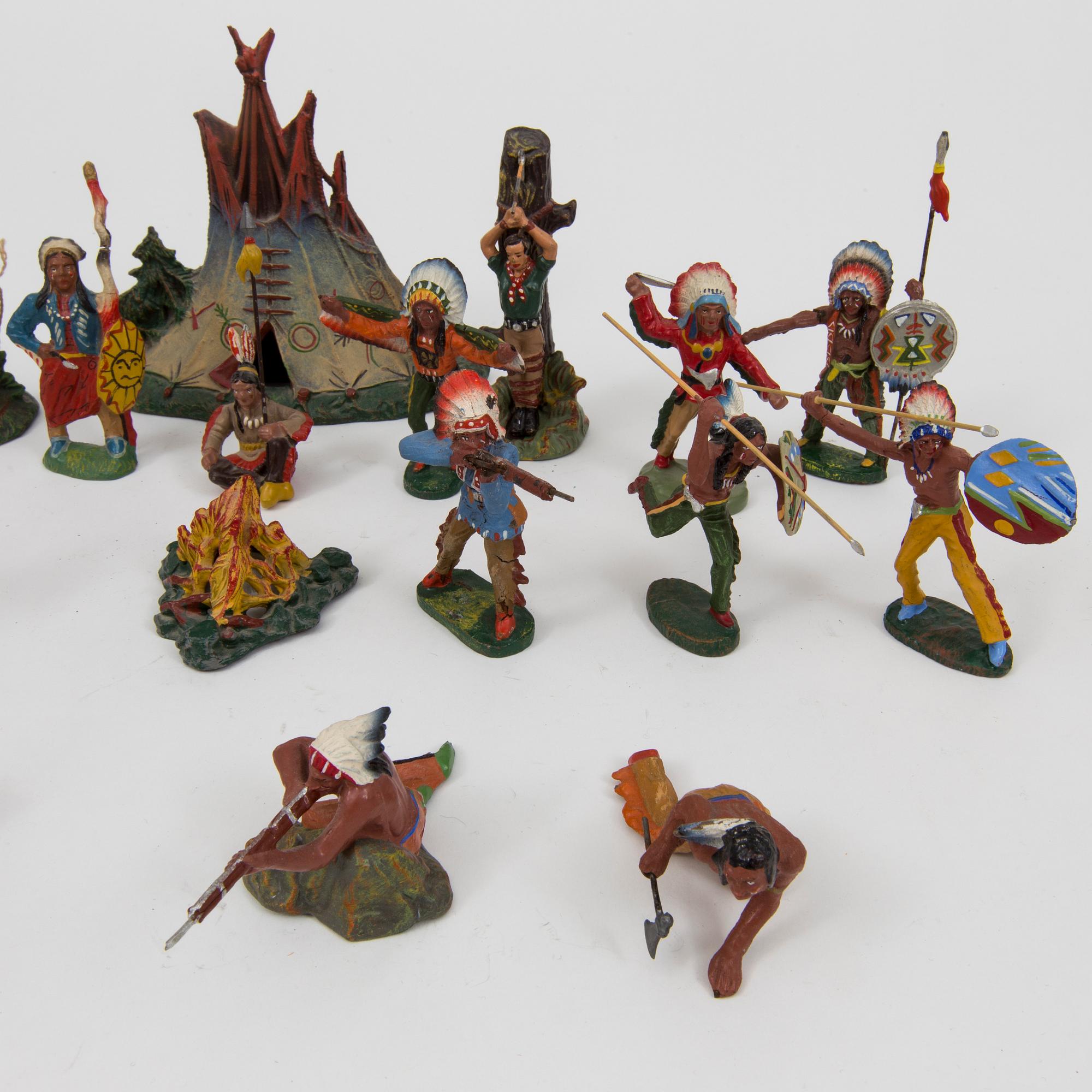 A lot of 35 Elastolin and Leyla figures, Germany, 1930/40s.