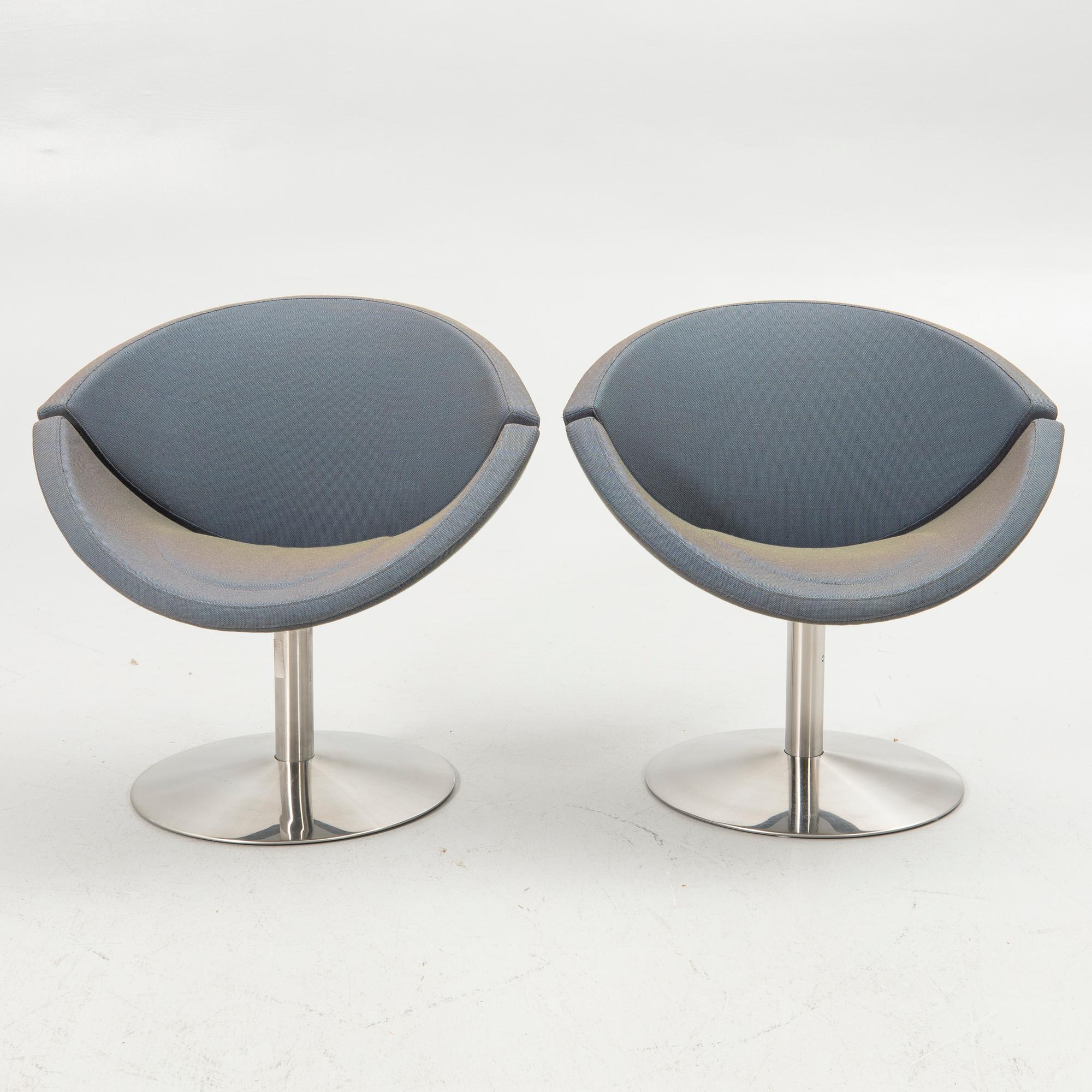 Peter Hjort Lorentzen & Johannes Foersom. Swivel armchairs, a pair, “Apollo EJ 96”, Erik Jørgensen, Denmark.
