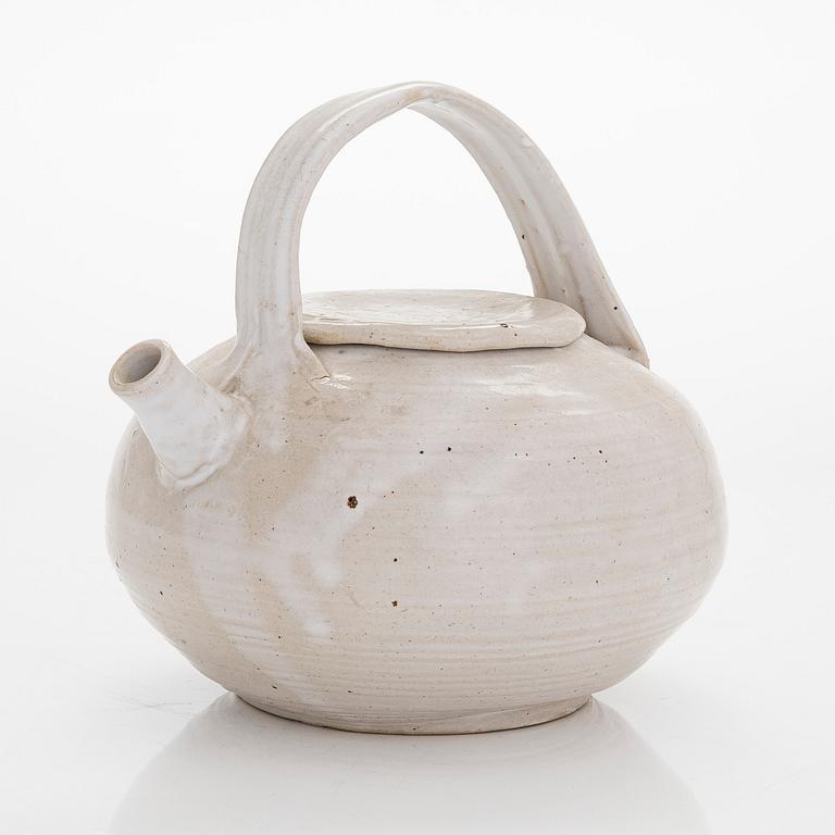 Kyllikki Salmenhaara, a stoneware tea pot signed KS.