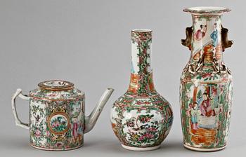 VASER 2 st SAMT TEKANNA, porslin, Kanton, Kina 1800-tal.