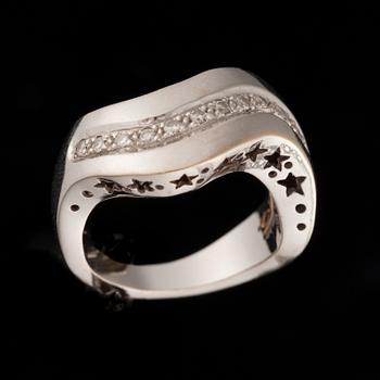 RING, vitguld 18K, 12 briljantslipade diamanter, Italien. Vikt 11,2 g.