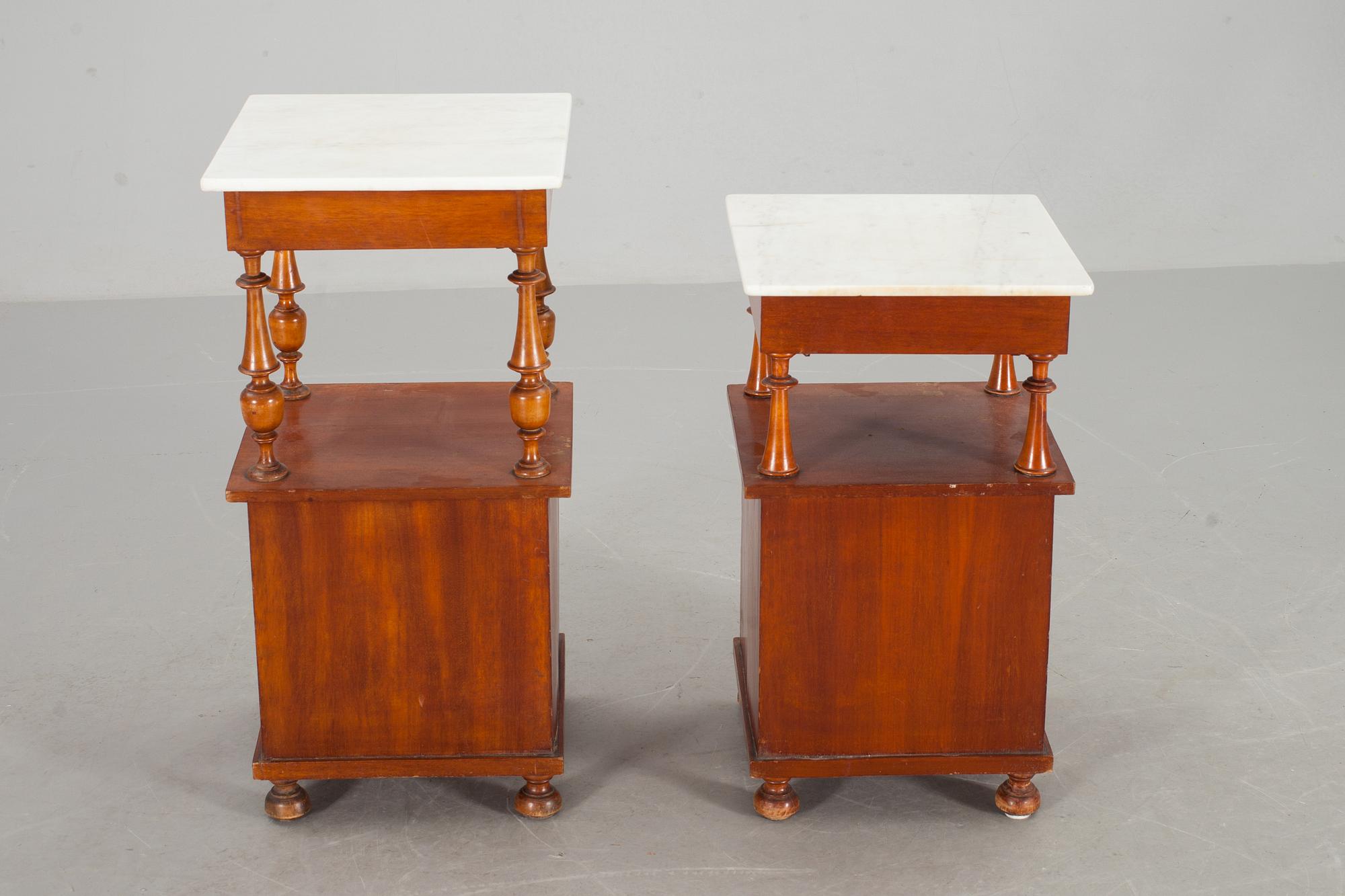 SÄNGBORD, 2 st, nyrenässans, 1800-talets slut.