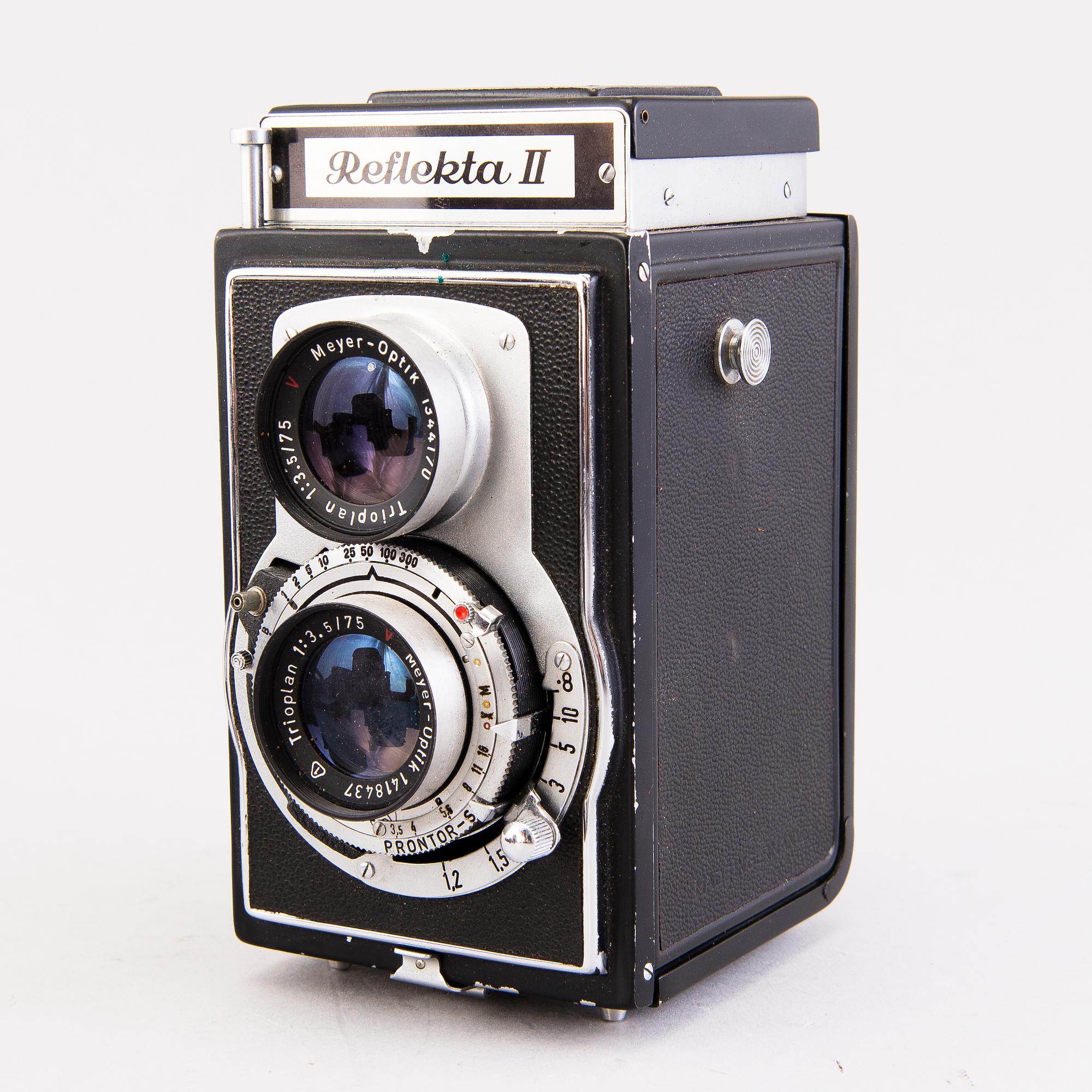 Set of five cameras, with accessories, 1920-50-tal.