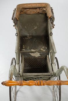 BARNVAGN, omkring år 1900.
