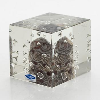 Oiva Toikka, An annual cube, signed Oiva Toikka Nuutajärvi 1979 and numbered 349/1000.