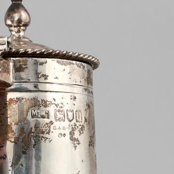KANNOR, ett par, silver, Mappin & Webb, London, England, 1915, vikt 505 gram.