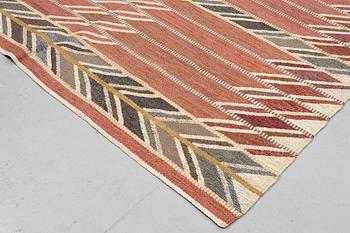 Ingrid Dessau, probably, a carpet, flat weave, not signed, ca 348 x 173 cm. Sweden 1955.