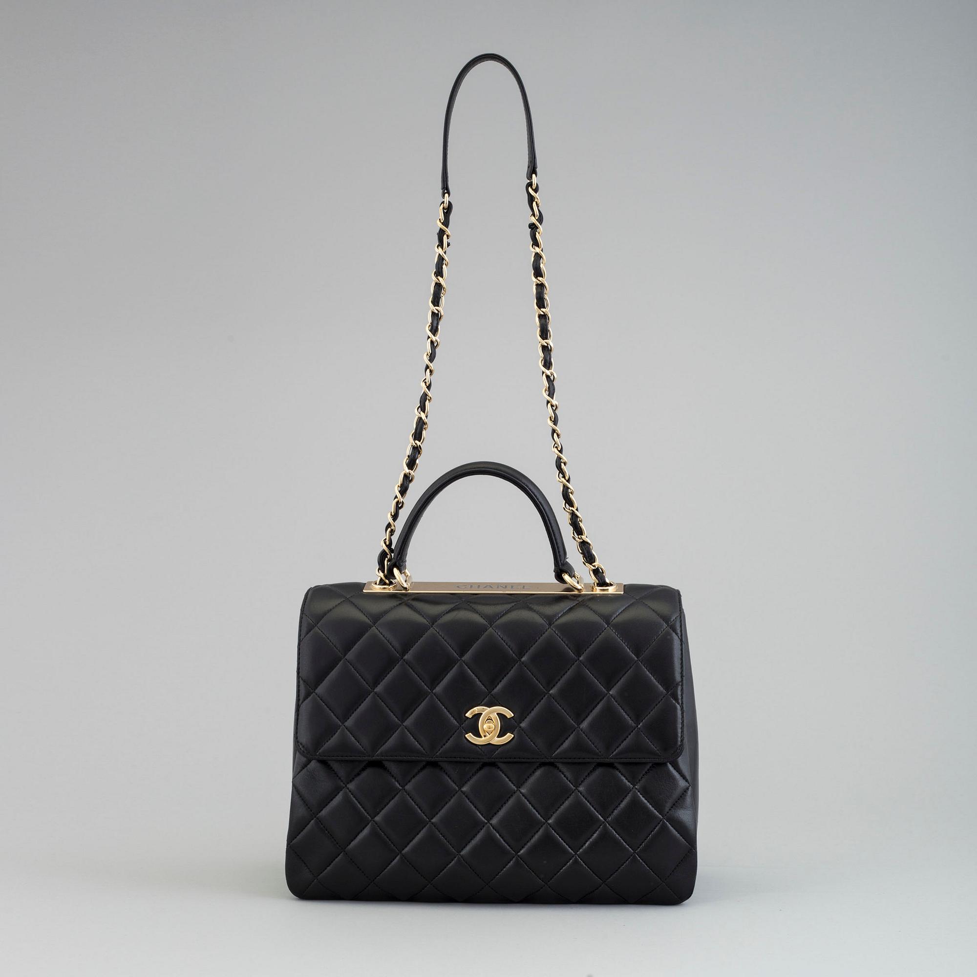 A bag by Chanel, "Grand sac à rabat avec poignée" 2017.