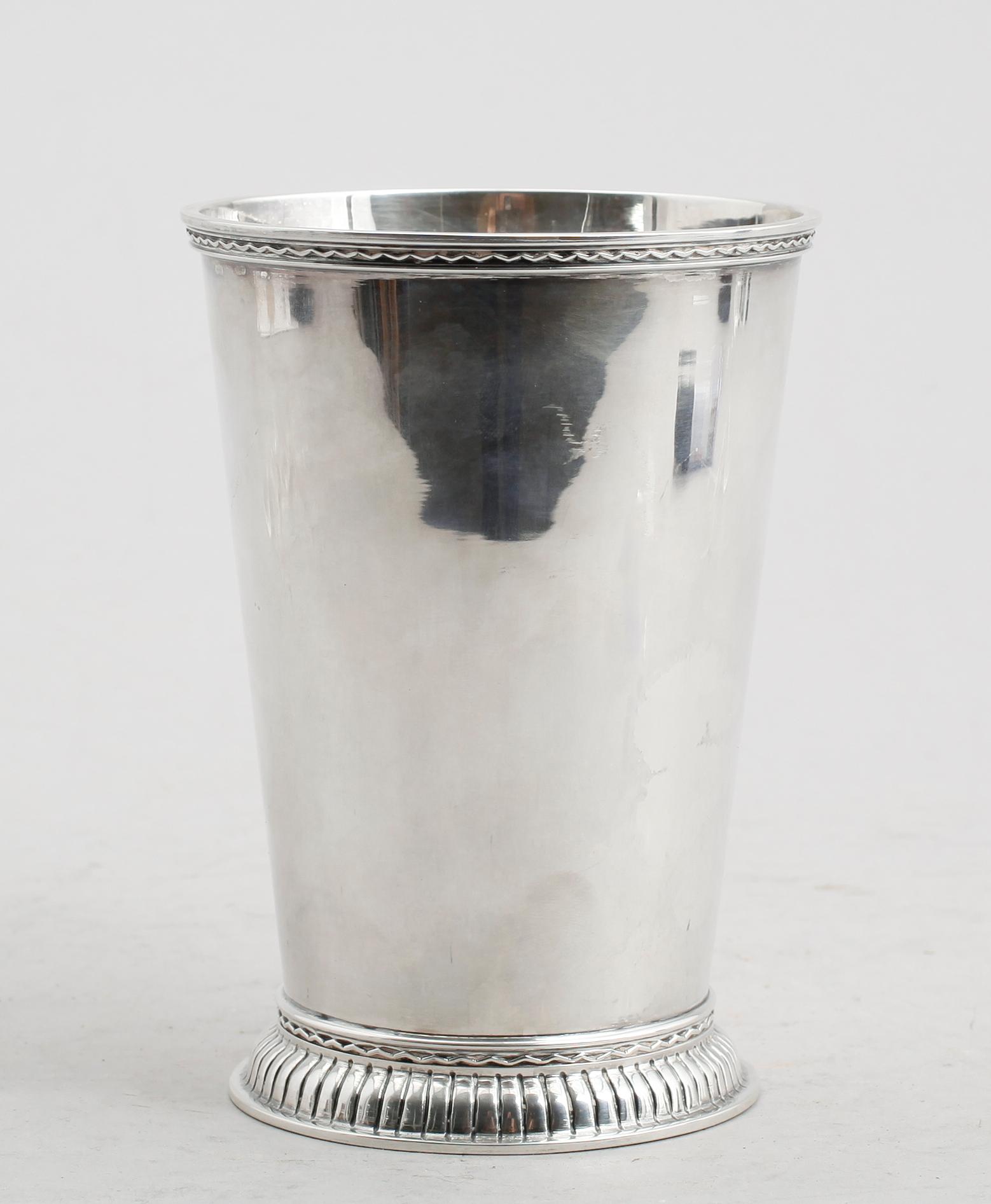 VAS, silver, E Råström, Stockholm 1966. Vikt 261 gram.