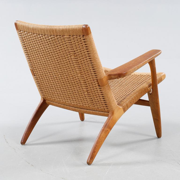 KARMSTOL, "CH-25", Hans J. Wegner, Carl Hansen, Danmark, 1900-talets andra hälft.