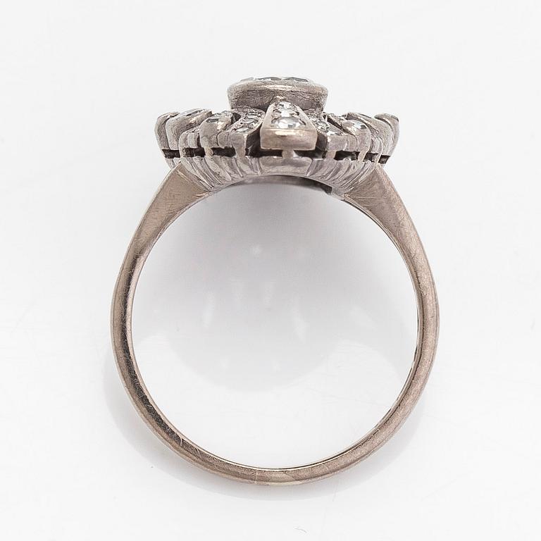 A.Tillander, ring, Art déco-stil, 18K vitguld, briljant- och 8/8-slipade diamanter ca 0.48 ct totalt, Helsingfors 1978.
