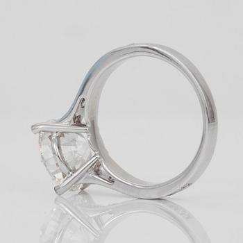 A 5.03ct brilliant-cut diamond ring. QWuality G/VS2 according to IGI certificate.