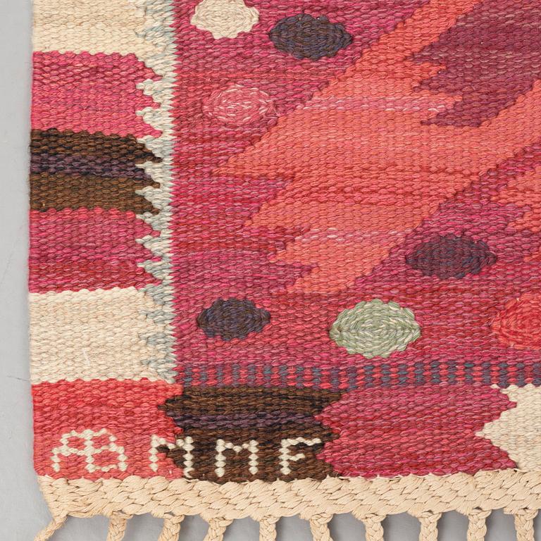 Barbro Nilsson, Matto, "Nejlikan röd", flat weave, ca 320-323 x 251 cm, signed AB MMF BN.