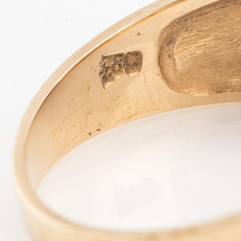 Ring, Bengt Hallberg, 18K guld med liten briljantslipad diamant.