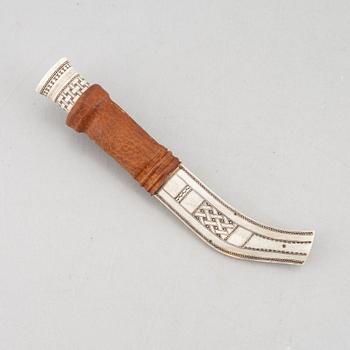 Sune Enoksson, a reindeer horn knife.