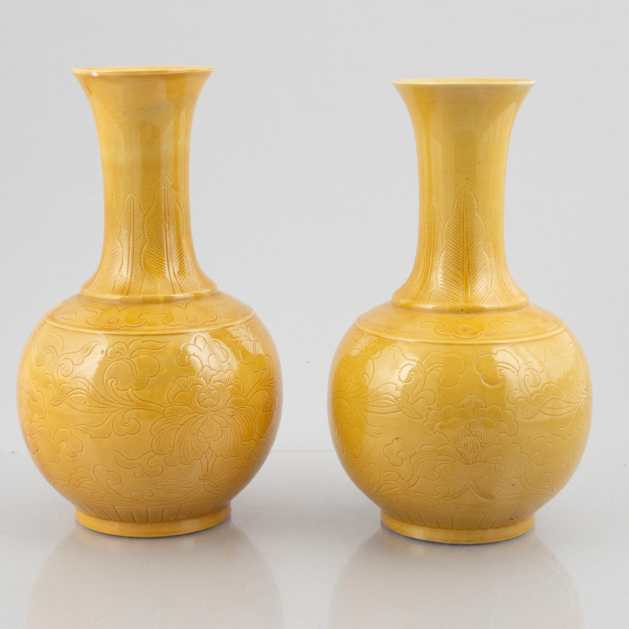Two Chinese yellow glazed ceramic vases, 20th century.