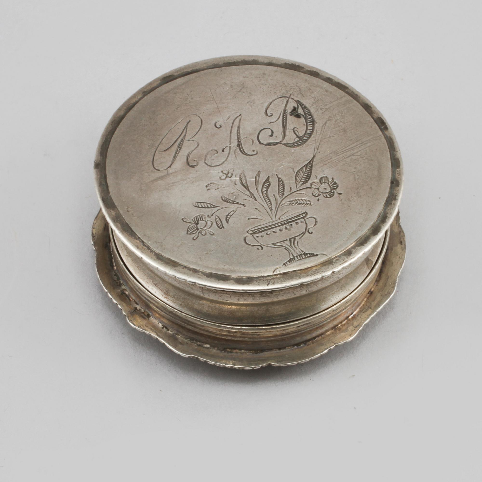 KYRKDOSA, silver, omkring år 1800, vikt 50 g.