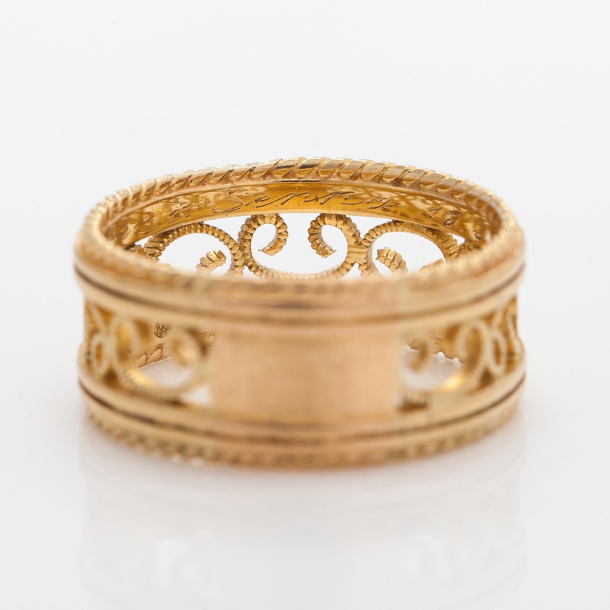 Kalevala Koru, an 18K gold 'Filigree' ring, Helsinki 2001.