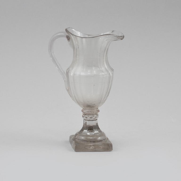 GRÄDDKANNA, glas, 1800-talets första hälft.