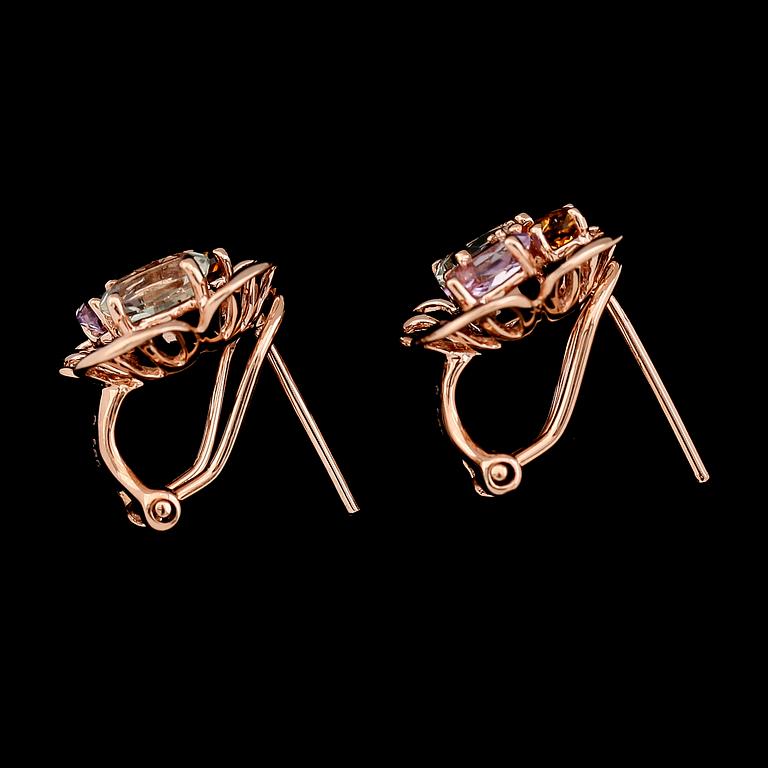 ÖRHÄNGEN, 1 par, 14K roséguld med citriner, blå topaser, ametister och diamanter.