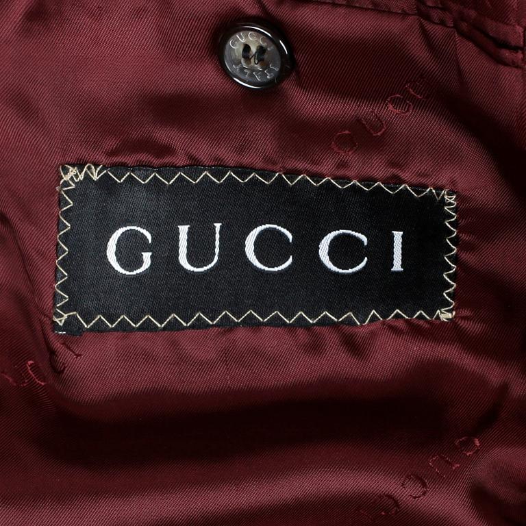 GUCCI, a burgundy velvet men's dinner jacket and pants, size 50.