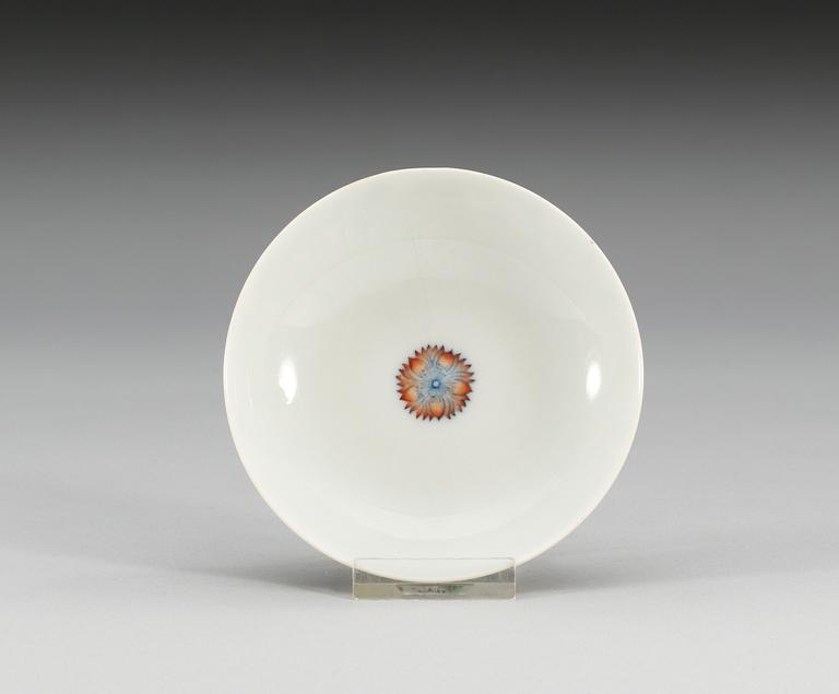 A wucai dish, late Qing dynasty (1644-1912), with Kangxi´s six characters mark.