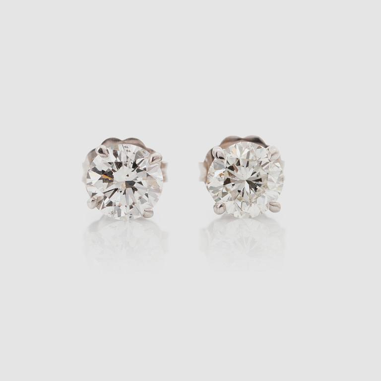 ÖRHÄNGEN med briljantslipade diamanter totalt 1.21 ct. Kvalitet ca J/SI.