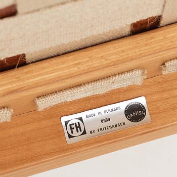 Hans J. Wegner, Kina-stolen, ett par, Fritz Hansen, Danmark 1969.