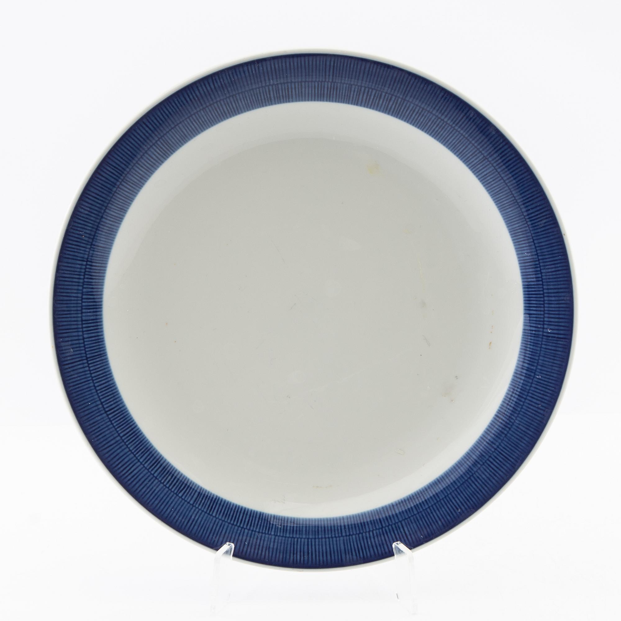 Hertha Bengtson, 31-piece "Koka blå" service, Rörstrand, late 20th century porcelain.