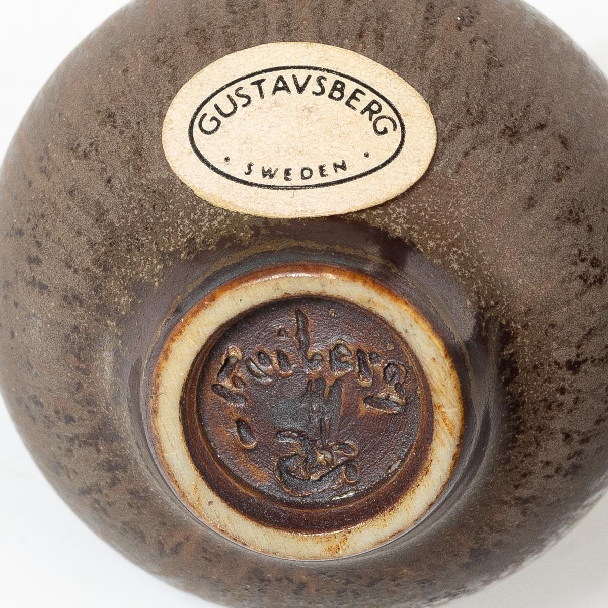 Berndt Friberg, miniatyrvaser, tio stycken, stengods, Gustavsbergs Studio 1960-/70-tal, samt bok.