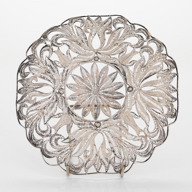 A Chinese silver filigree dish, 20th century. Marked.