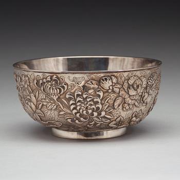 A Japanese silver bowl, early 20th Century.