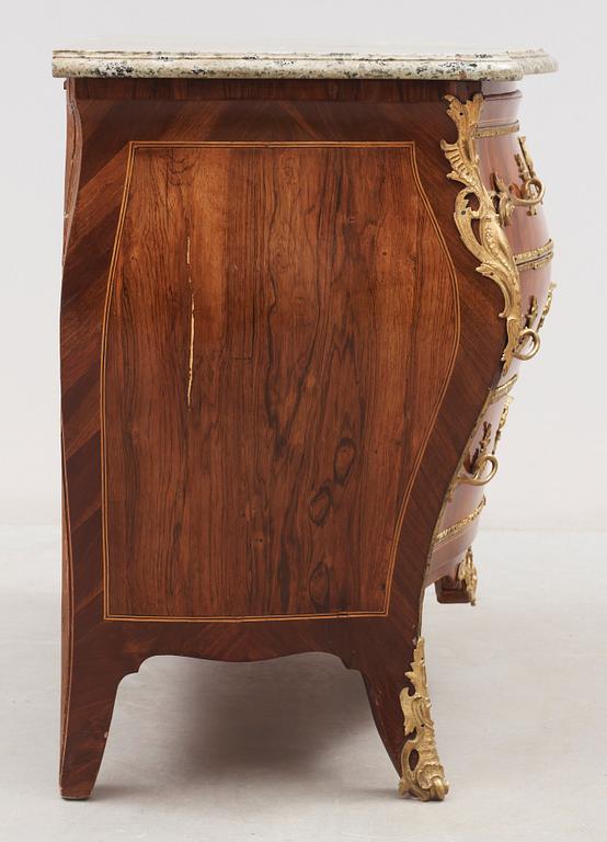 A Swedish Rococo 18th century commode by Lars Nordin, master 1743, not signed.