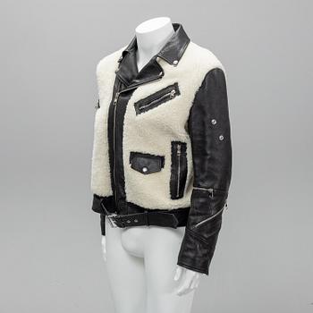 Alexander McQueen, a buffalo and lamb skinn leather jacket, 2018, Italian size 52.