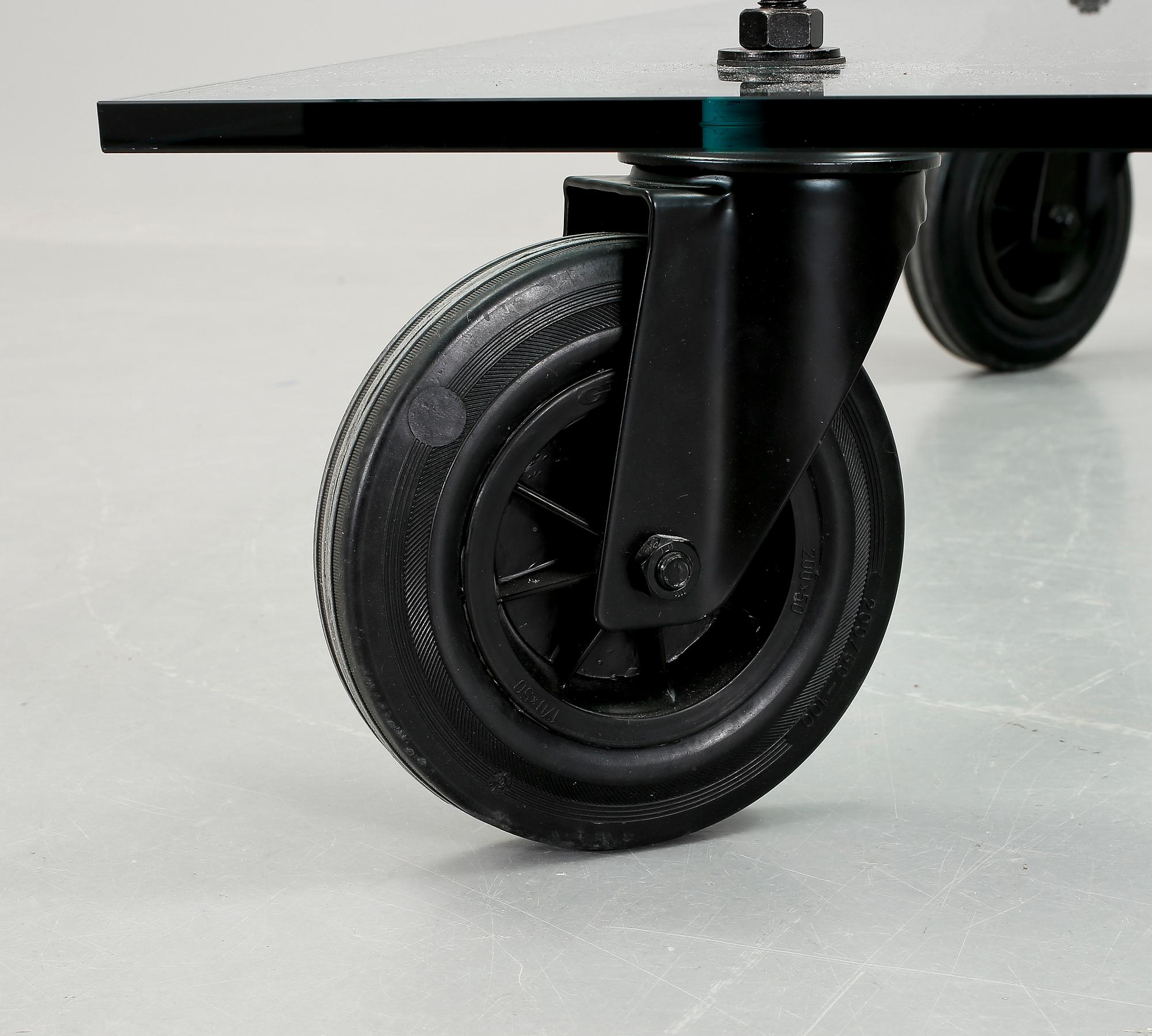 SOFFBORD, "Tavolo con ruote", Gae Aulenti, Fontana Arte, Italien.