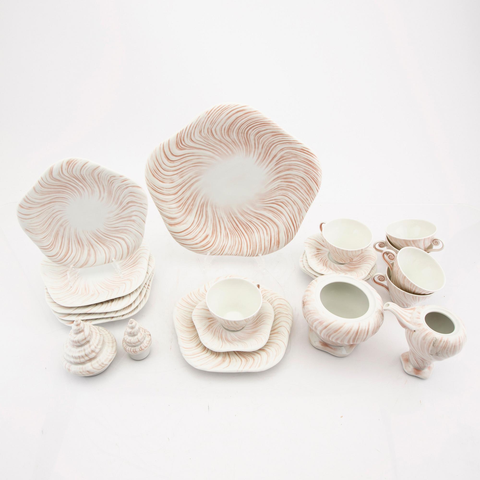 Arje Griegst servisdelar 15 dlr "Konkylie"/"Triton" porslin Royal Copenhagen 1974-1978.