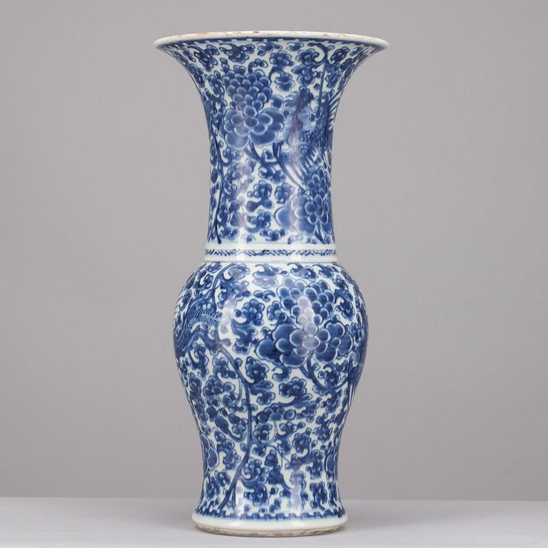 VAS, porslin, Kina, Kangxi-stil, 1800-tal.