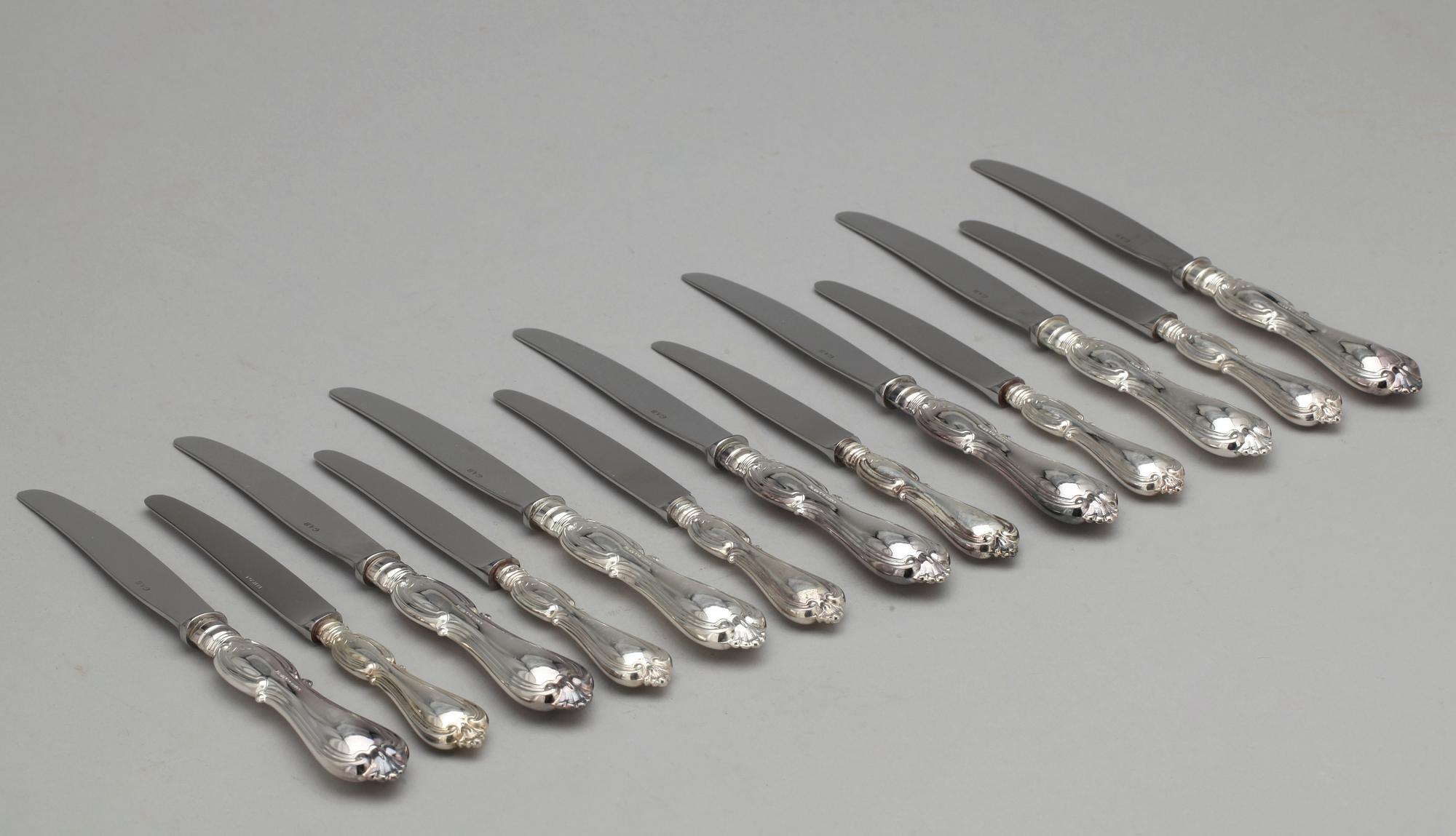 KNIVAR, 12+12 delar, silver, "Olga", GAB. 1900-talets senare del.