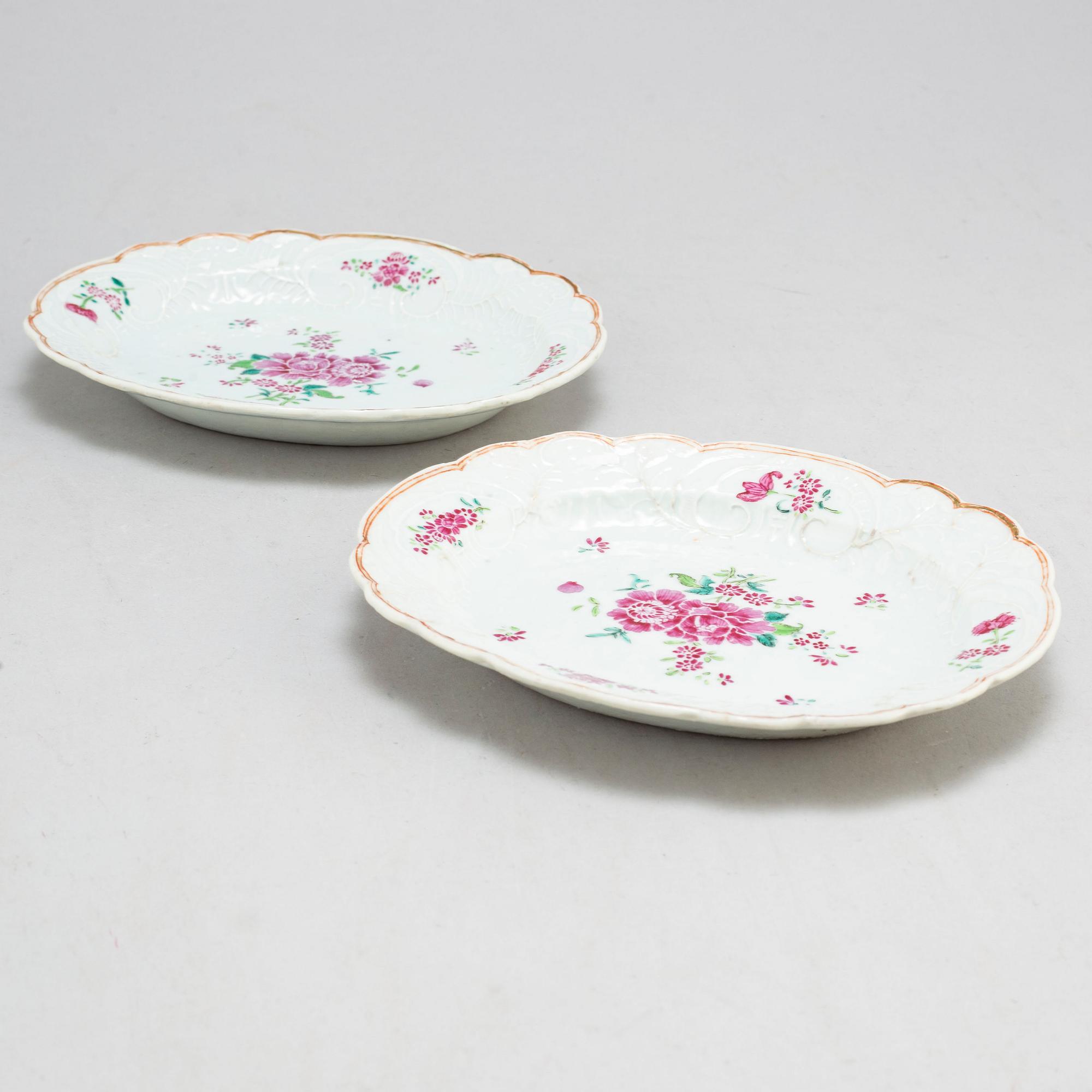 A pair of famille rose serving dishes, Qing dynasty, Qianlong (1736-95).