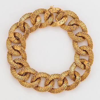 An 18K gold bracelet.