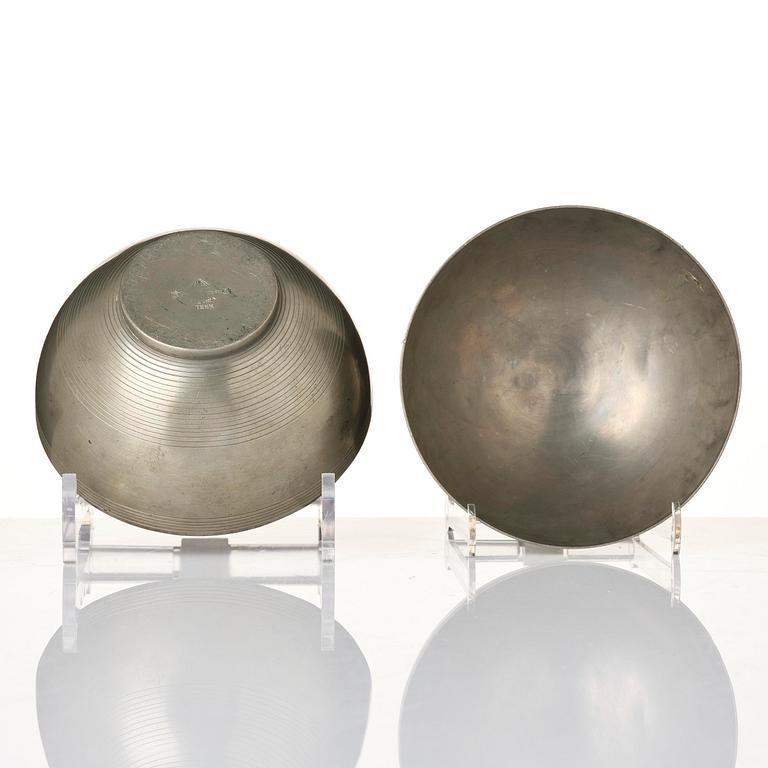 Sylvia Stave, a pewter bonbonnière model no 5347, C.G. Hallberg, Stockholm, 1933.