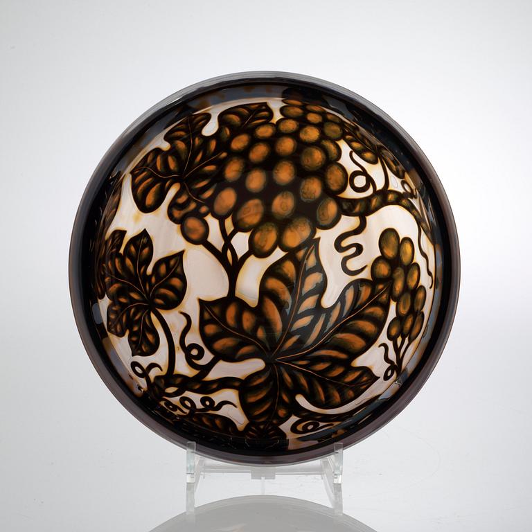 An Eva Englund 'Graal' glass vase, Orrefors 1987.