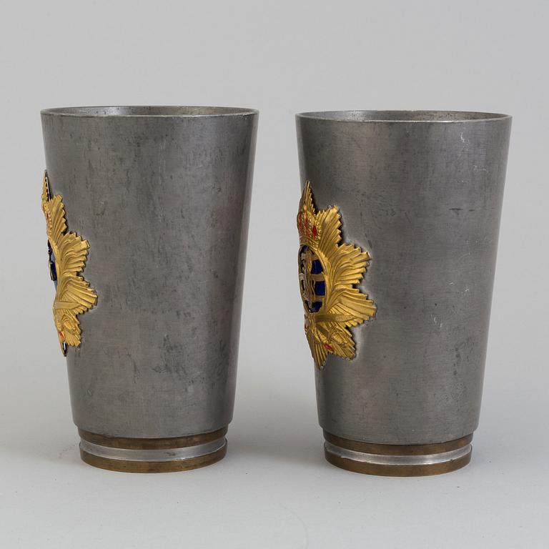 BÄGARE, två stycken, Firma Svenskt Tenn, senare dekorerade med kartuschplåtar, daterade 1930.