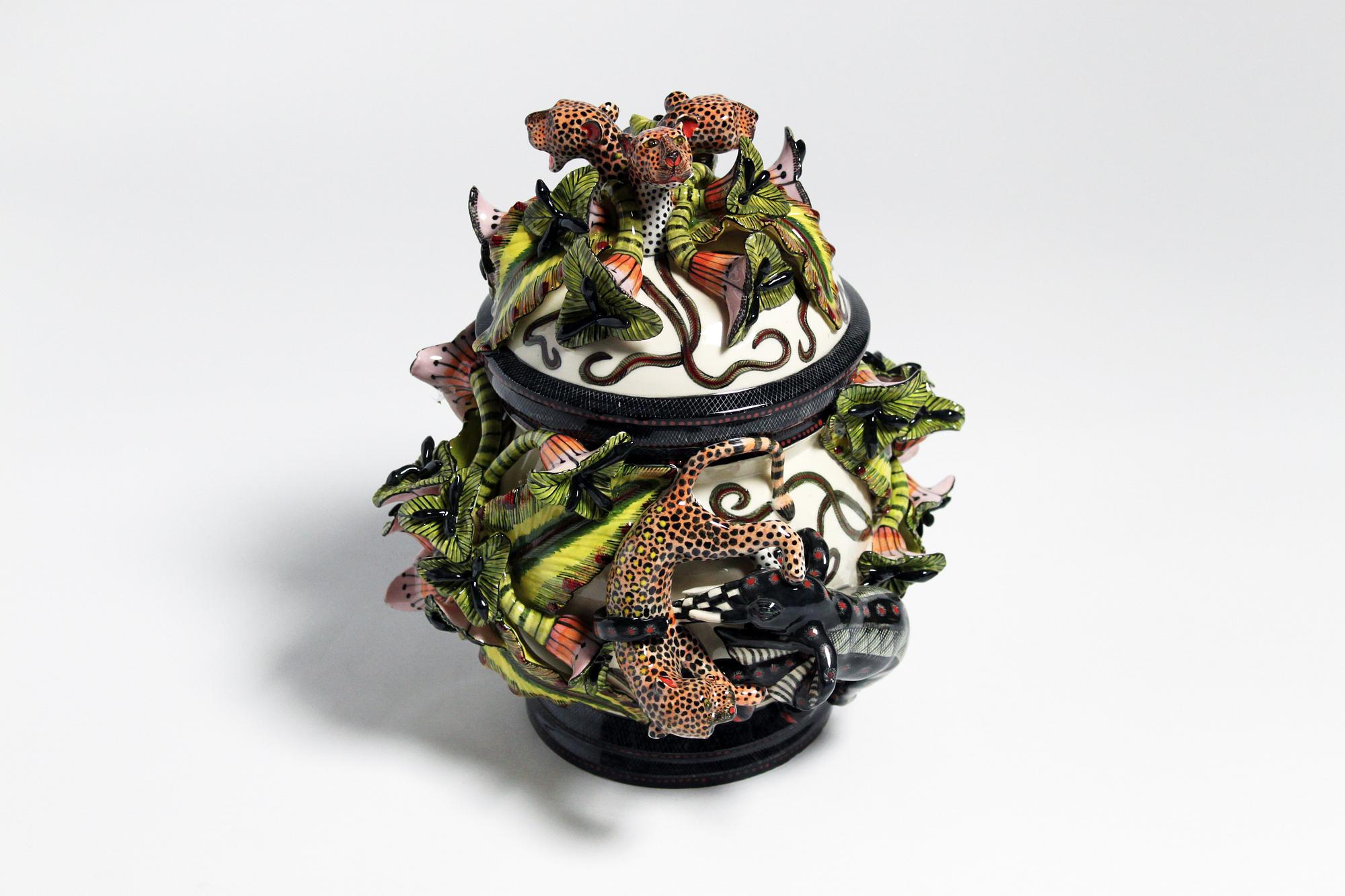 Terrin, "Elephant leopard tureen", med dekor av elefanter och leoparder.