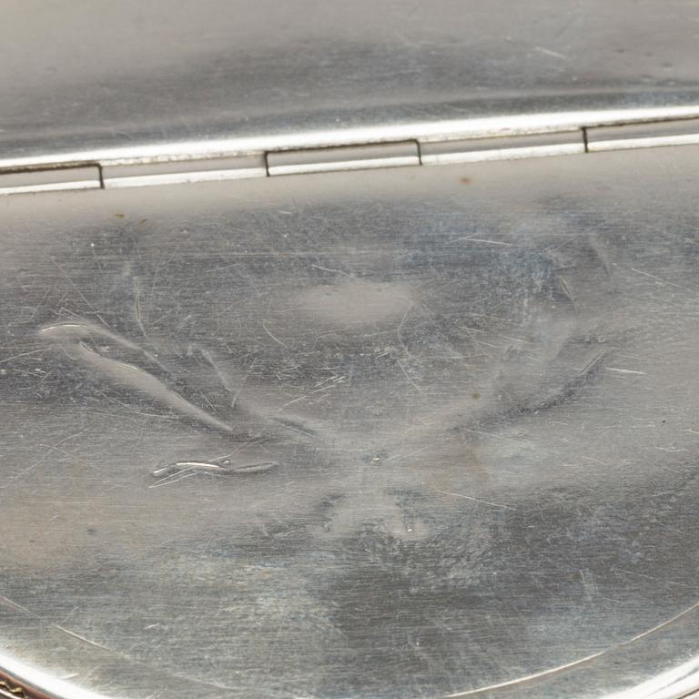 A Swedish 19th century silver box with lid mark of Jonas Elg Västerås 1804, 6,5 x 2 cm, weight 99 gr.