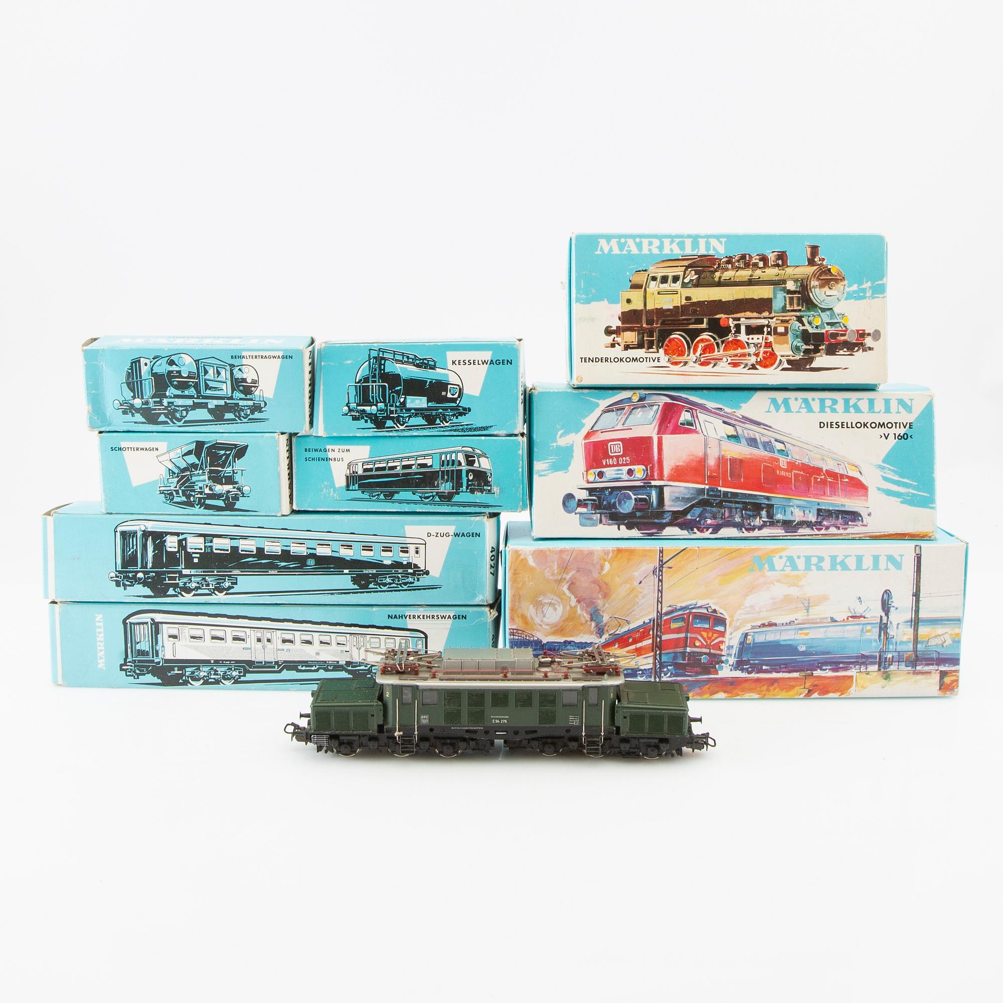 Märklin, 4 pcs. locomotives, including model 3031 and 3074, 6 cars of various models.